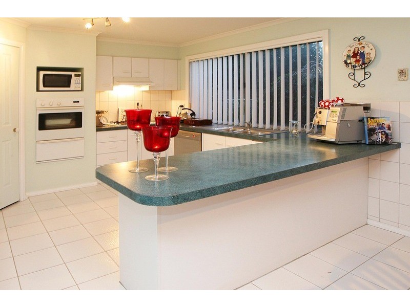 4 Hawkesbury Avenue, Hillside VIC 3037