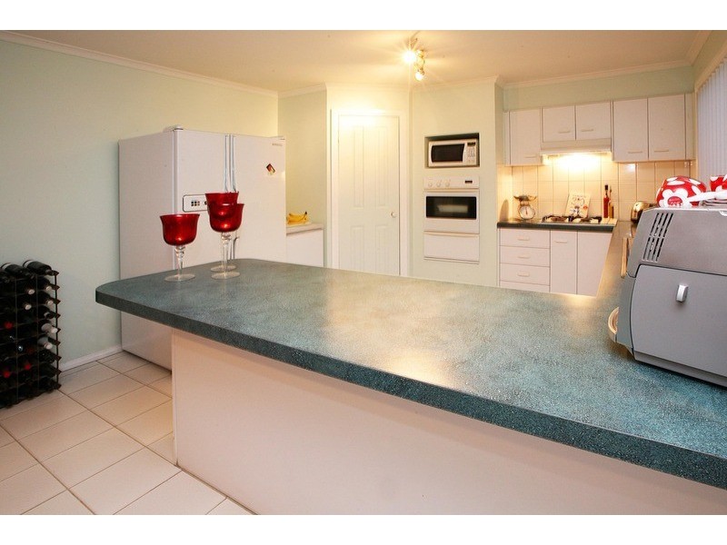 4 Hawkesbury Avenue, Hillside VIC 3037