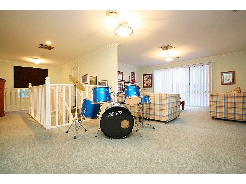 4 Hawkesbury Avenue, Hillside VIC 3037