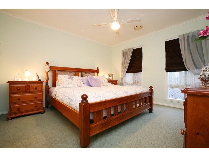 4 Hawkesbury Avenue, Hillside VIC 3037