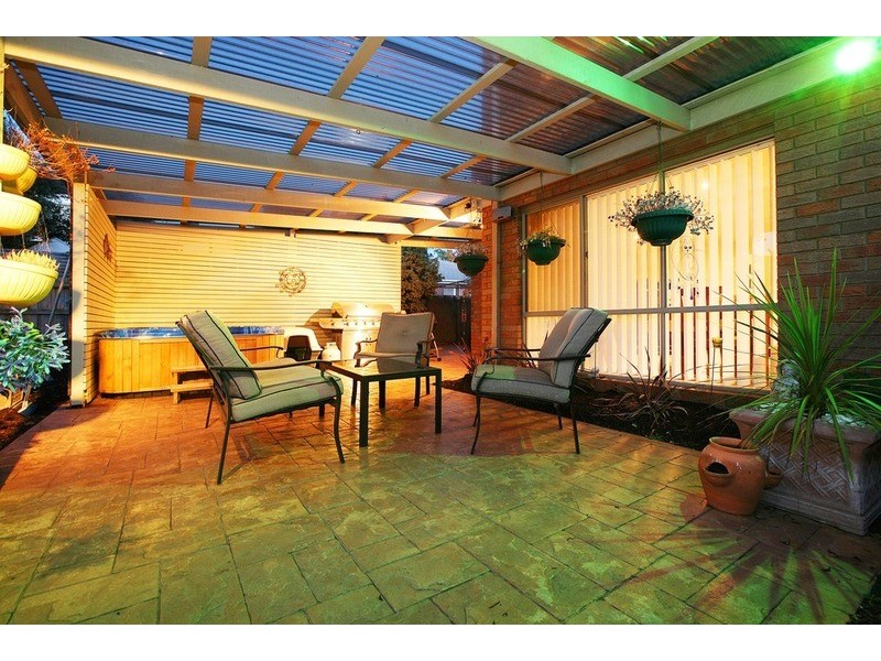 4 Hawkesbury Avenue, Hillside VIC 3037