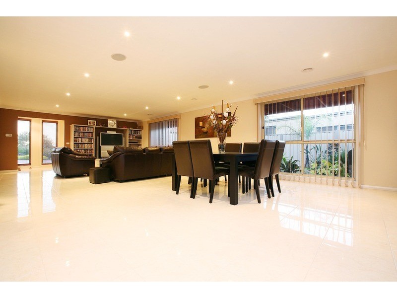 37 Speargrass Drive, Hillside VIC 3037