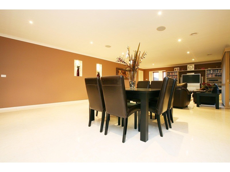 37 Speargrass Drive, Hillside VIC 3037