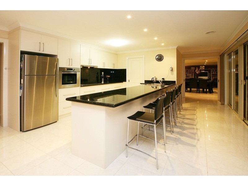 37 Speargrass Drive, Hillside VIC 3037