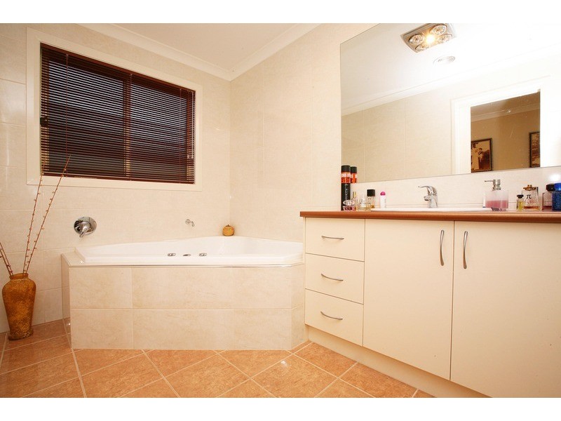 37 Speargrass Drive, Hillside VIC 3037