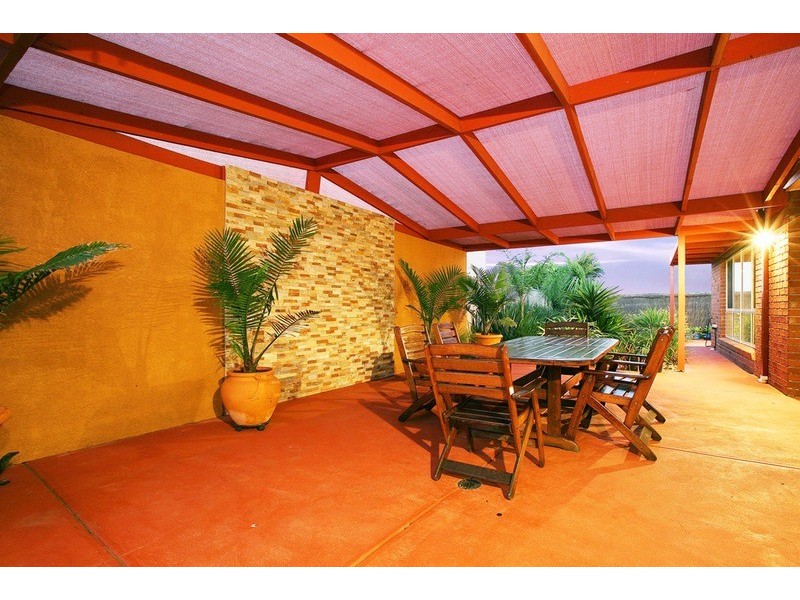 37 Speargrass Drive, Hillside VIC 3037