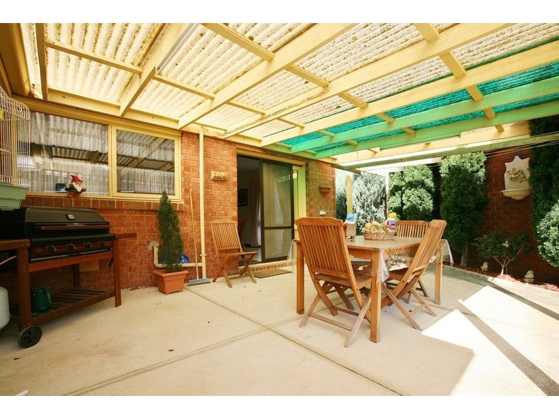 2 Lipton Street, Taylors Lakes VIC 3038