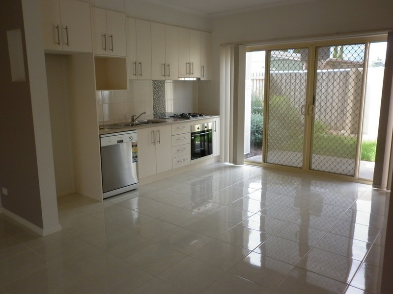 2/53 Saratoga Crescent, Keilor Downs VIC 3038