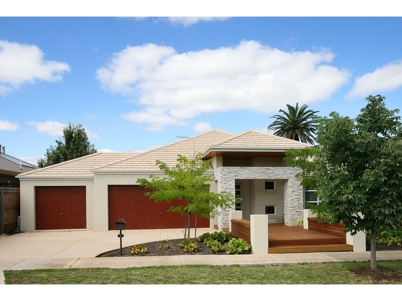 4 Kirribilli Boulevard, Taylors Hill VIC 3037