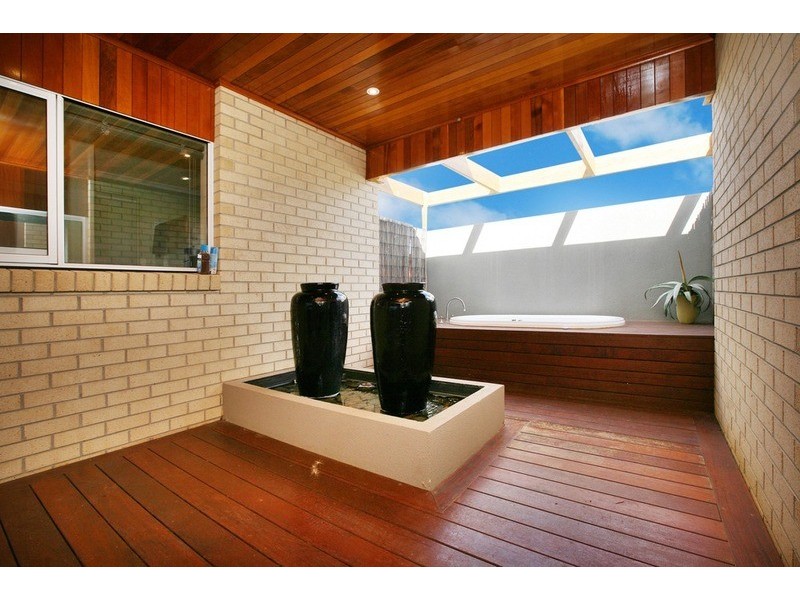 4 Kirribilli Boulevard, Taylors Hill VIC 3037