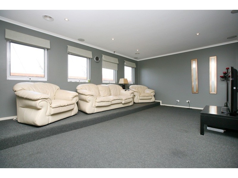 4 Kirribilli Boulevard, Taylors Hill VIC 3037