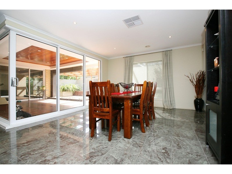 4 Kirribilli Boulevard, Taylors Hill VIC 3037