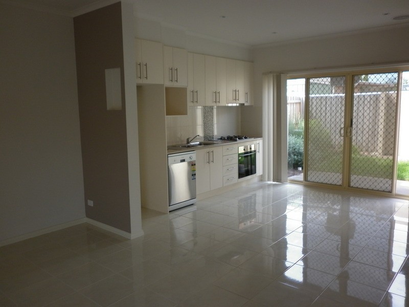 2/53 Saratoga Crescent, Keilor Downs VIC 3038