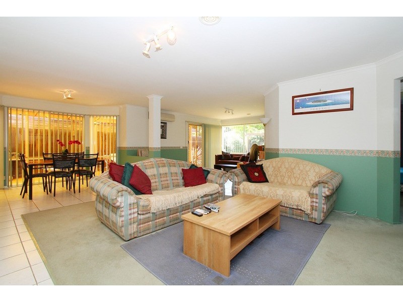 6 Perret Walk, Sydenham VIC 3037