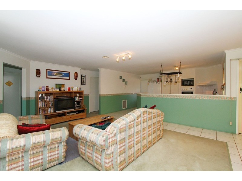 6 Perret Walk, Sydenham VIC 3037