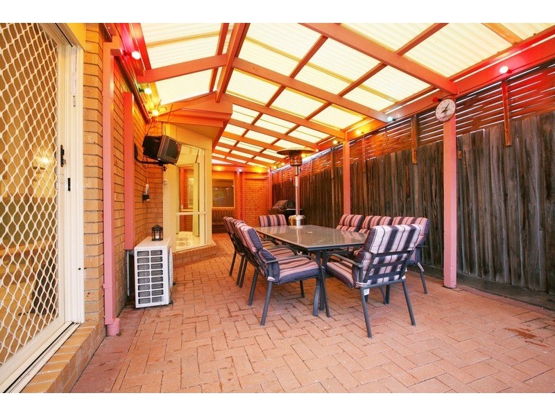 6 Perret Walk, Sydenham VIC 3037