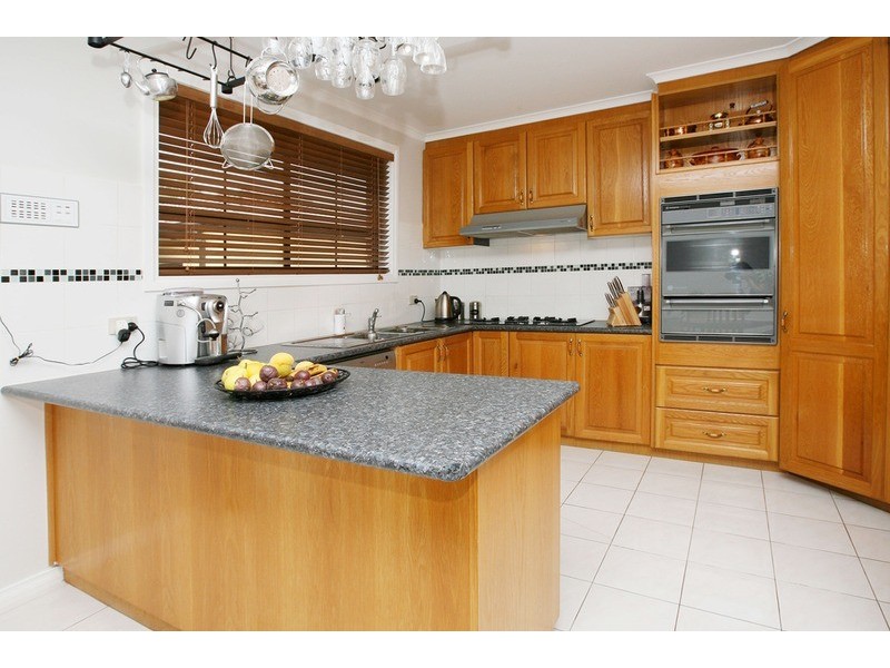 2 Fergus Court, Sydenham VIC 3037