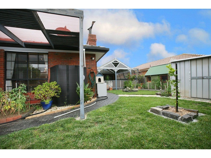 2 Fergus Court, Sydenham VIC 3037