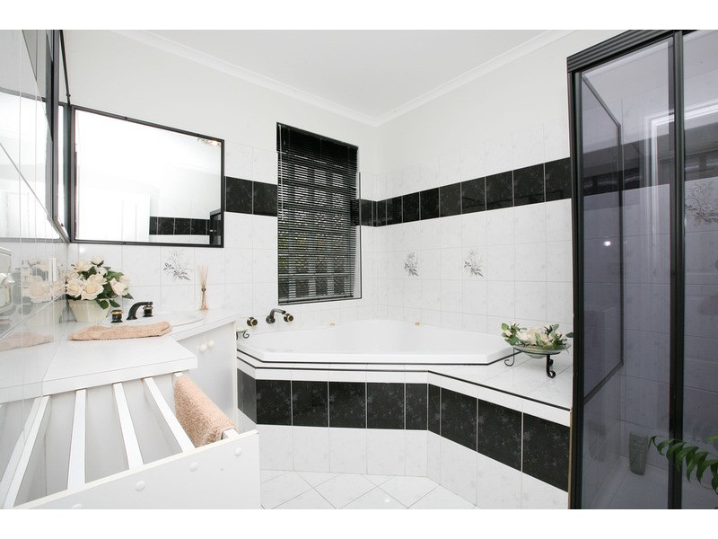 2 Fergus Court, Sydenham VIC 3037