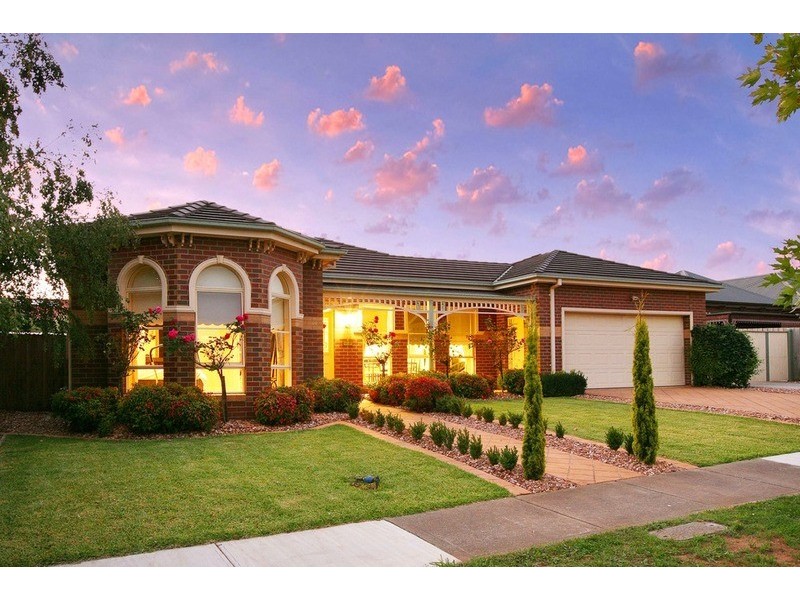 9 The Regency, Hillside VIC 3037