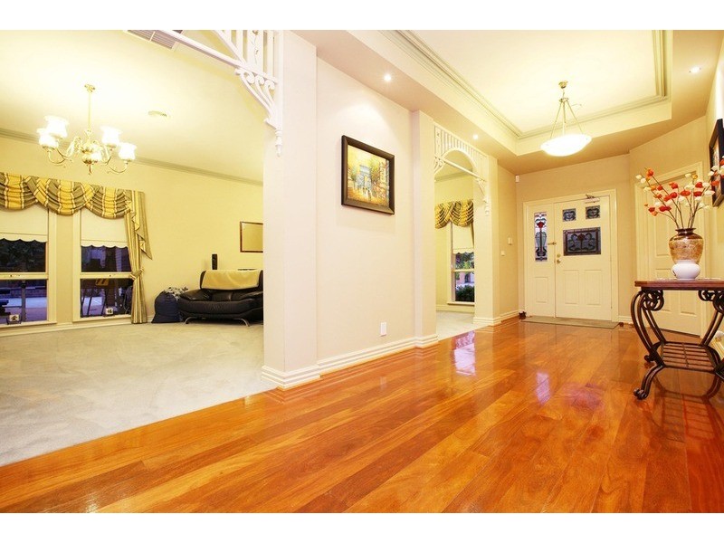 9 The Regency, Hillside VIC 3037