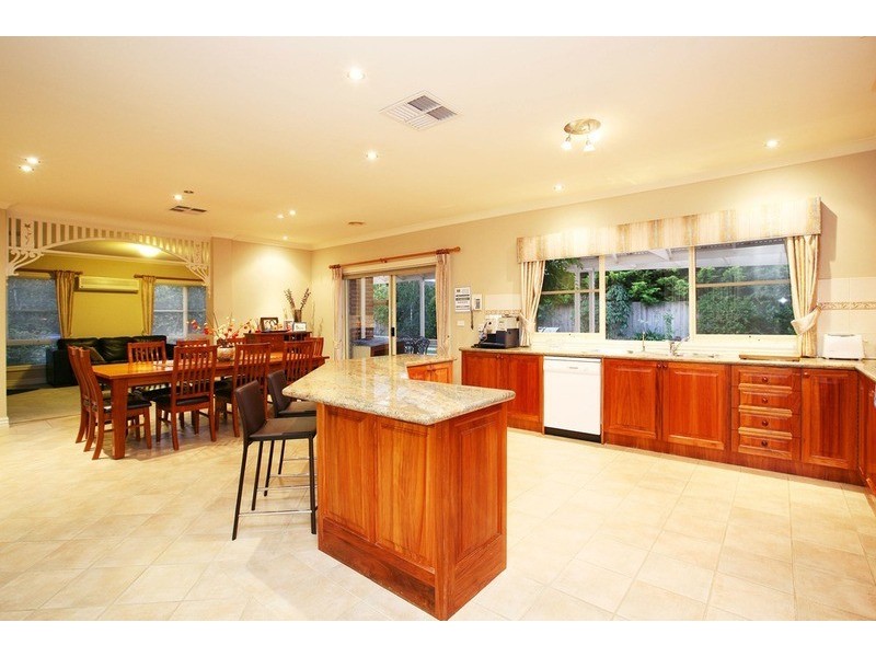 9 The Regency, Hillside VIC 3037