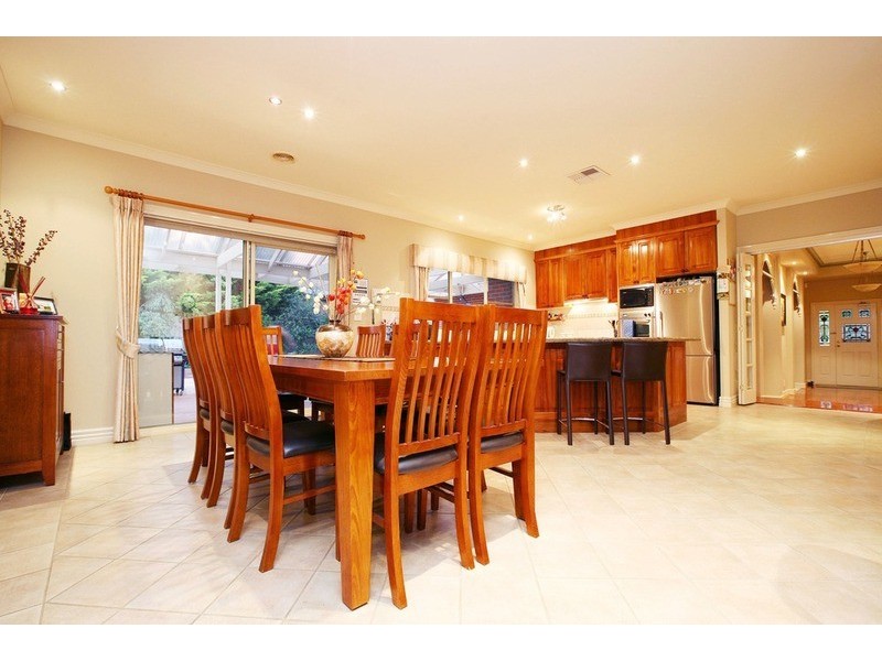 9 The Regency, Hillside VIC 3037