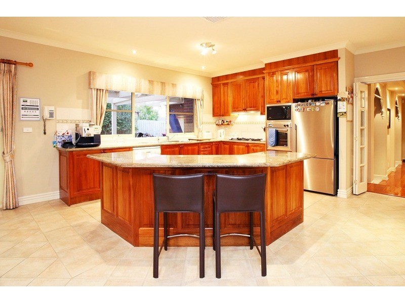 9 The Regency, Hillside VIC 3037