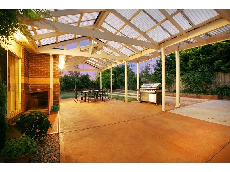 9 The Regency, Hillside VIC 3037