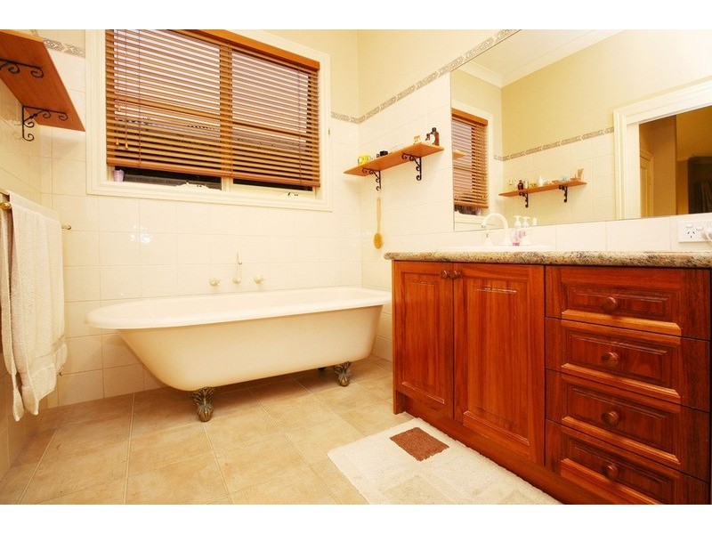 9 The Regency, Hillside VIC 3037