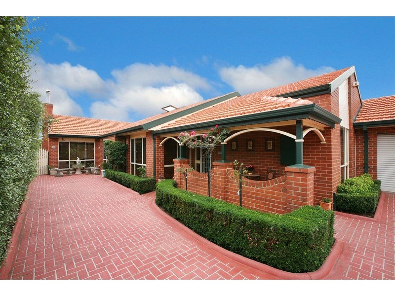 5 Parrakeet Court, Taylors Lakes VIC 3038