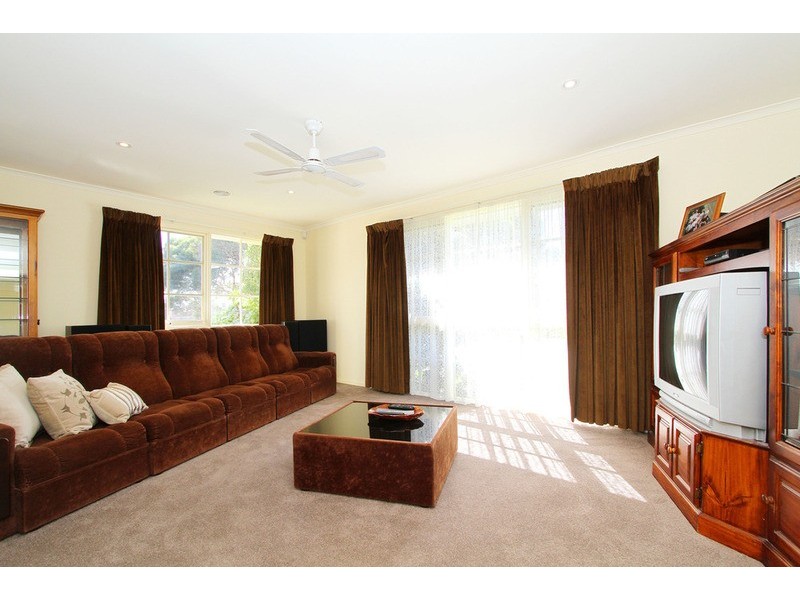 49 Pindari Avenue, Taylors Lakes VIC 3038