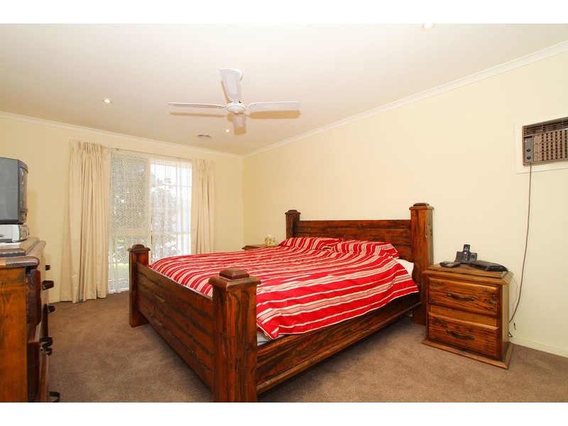 49 Pindari Avenue, Taylors Lakes VIC 3038