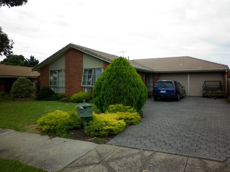 7 Ensign Grove, Taylors Lakes VIC 3038