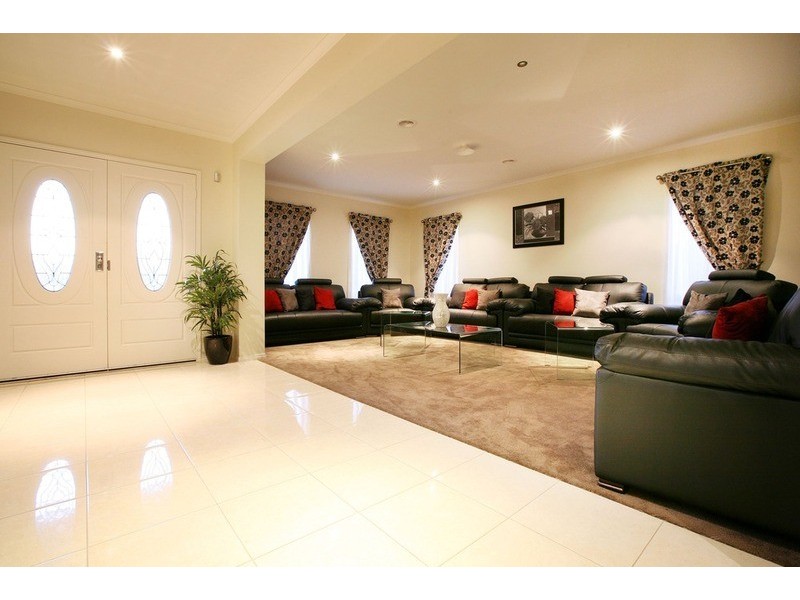 23 Montpellier Drive, Hillside VIC 3037