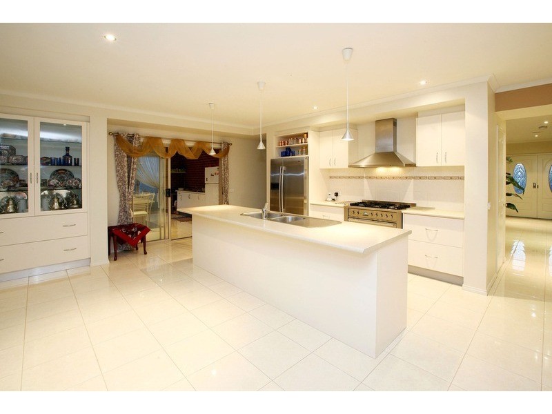 23 Montpellier Drive, Hillside VIC 3037