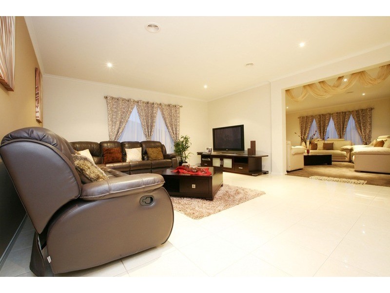 23 Montpellier Drive, Hillside VIC 3037