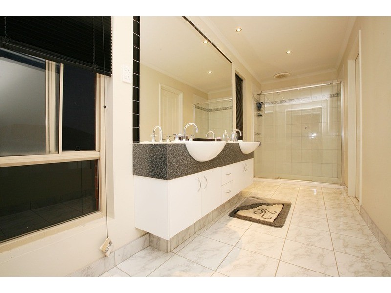 23 Montpellier Drive, Hillside VIC 3037