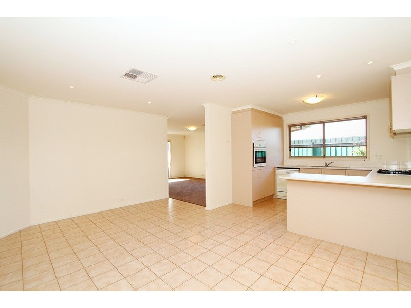 1/549 Kings Road, Taylors Lakes VIC 3038