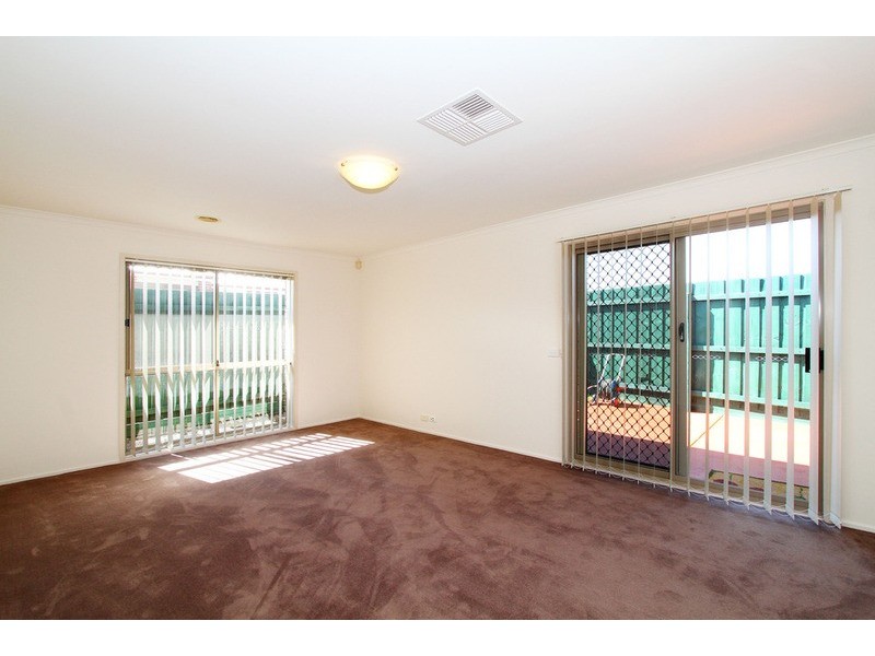 1/549 Kings Road, Taylors Lakes VIC 3038