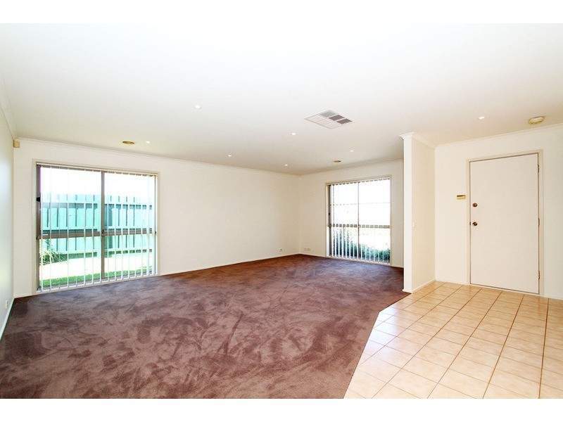 1/549 Kings Road, Taylors Lakes VIC 3038