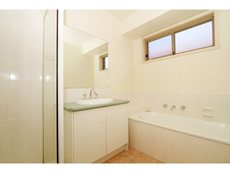 1/549 Kings Road, Taylors Lakes VIC 3038
