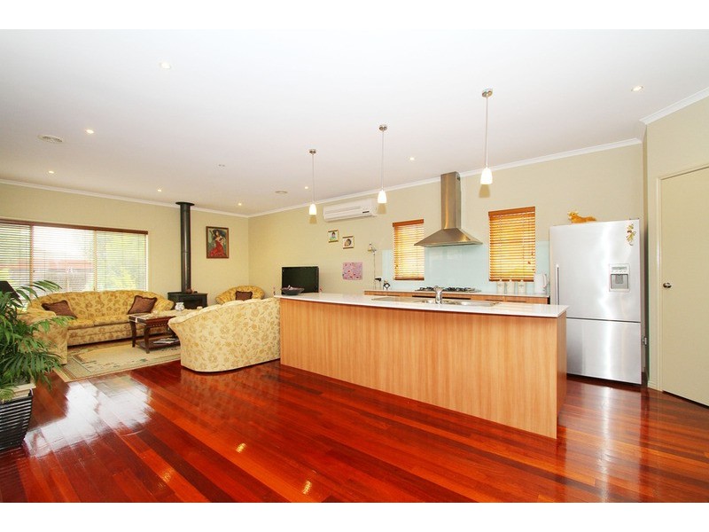 17 Wisteria Close, Taylors Hill VIC 3037