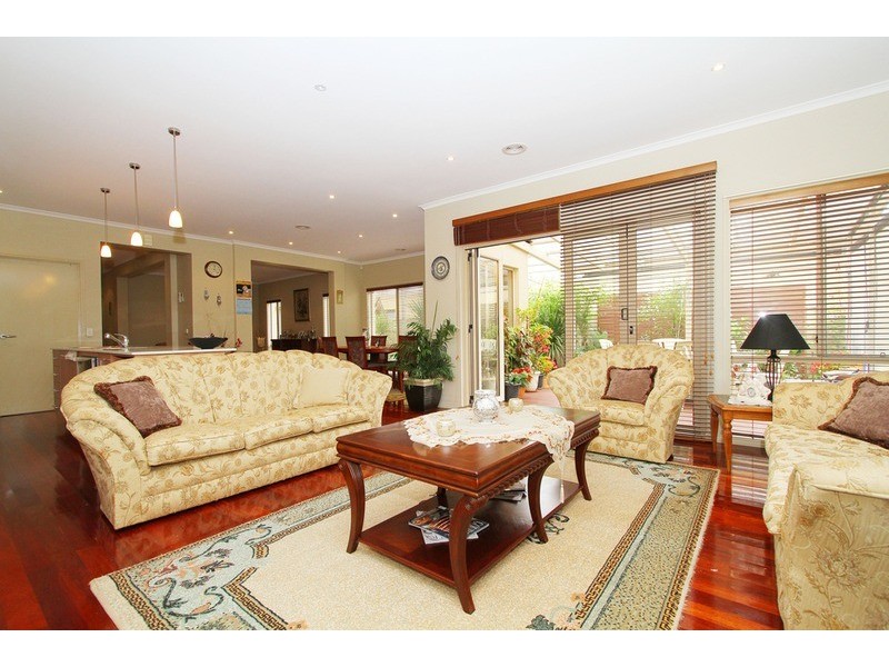 17 Wisteria Close, Taylors Hill VIC 3037