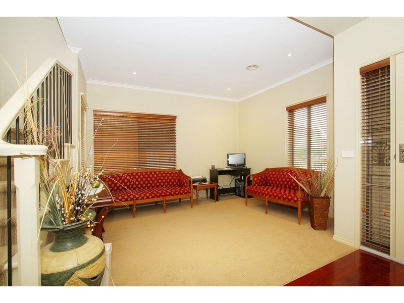 17 Wisteria Close, Taylors Hill VIC 3037