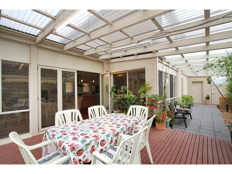 17 Wisteria Close, Taylors Hill VIC 3037