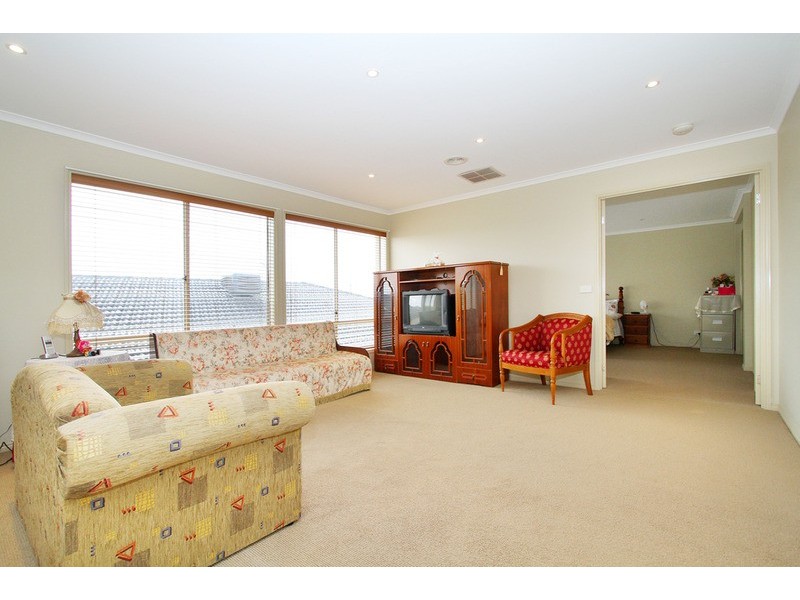 17 Wisteria Close, Taylors Hill VIC 3037