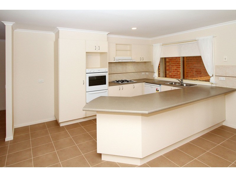 65 Landscape Drive, Hillside VIC 3037