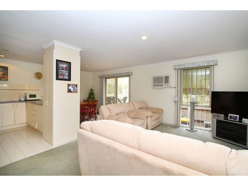 26 Village Avenue, Taylors Lakes VIC 3038