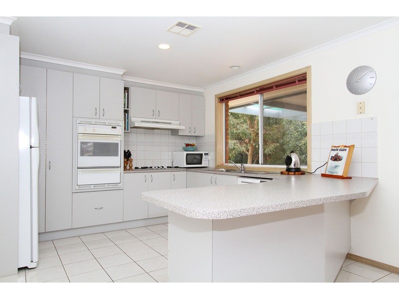 4 Beckwith Court, Taylors Lakes VIC 3038